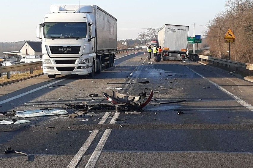 Tragiczny wypadek w Lipnie. Nie żyje 63-letni kierowca osobówki