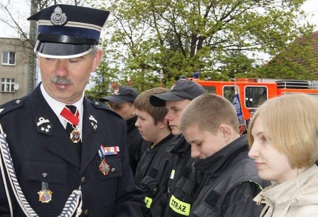 Komendant OSP Andrzej Kuchenbecker najczęściej dziękuje strażakom ochotnikom. Tym razem dziękuje mieszkańcom Gutowca za szybką akcję.