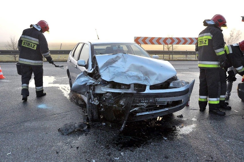 Kierująca mercedesem skręcając w lewo z obwodnicy zderzyła...