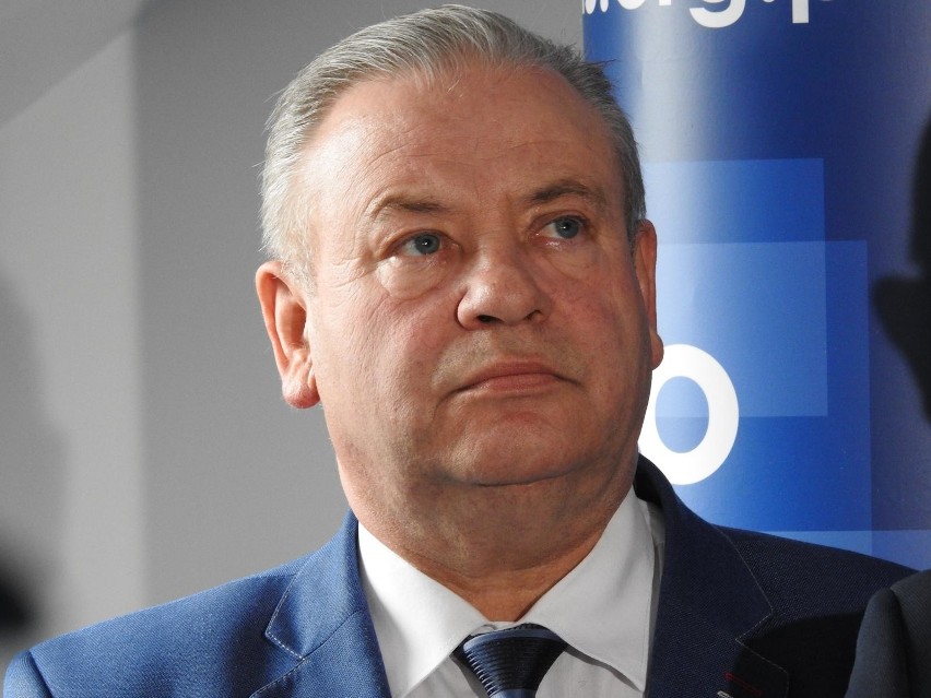 Artur Kosicki wycofał rezygnację ze stanowiska marszałka....