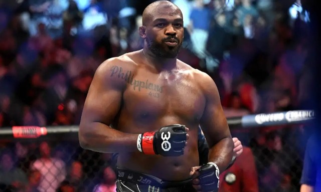 Amerykanin Jon Jones - lider rankingu UFC niezależnie od kategorii wagowych zerwał ścięgno podczas treningu i czeka go ośmiomiesięczna rekonwalescencja