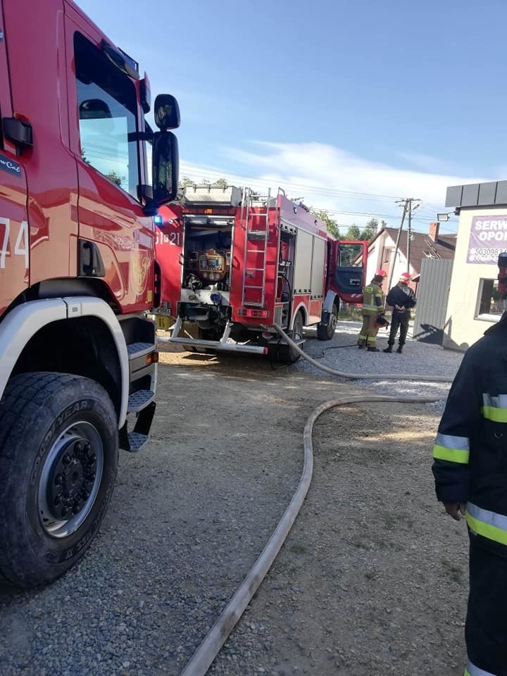 Pożar w Trąbkach. Zapalił się warsztat samochodowy