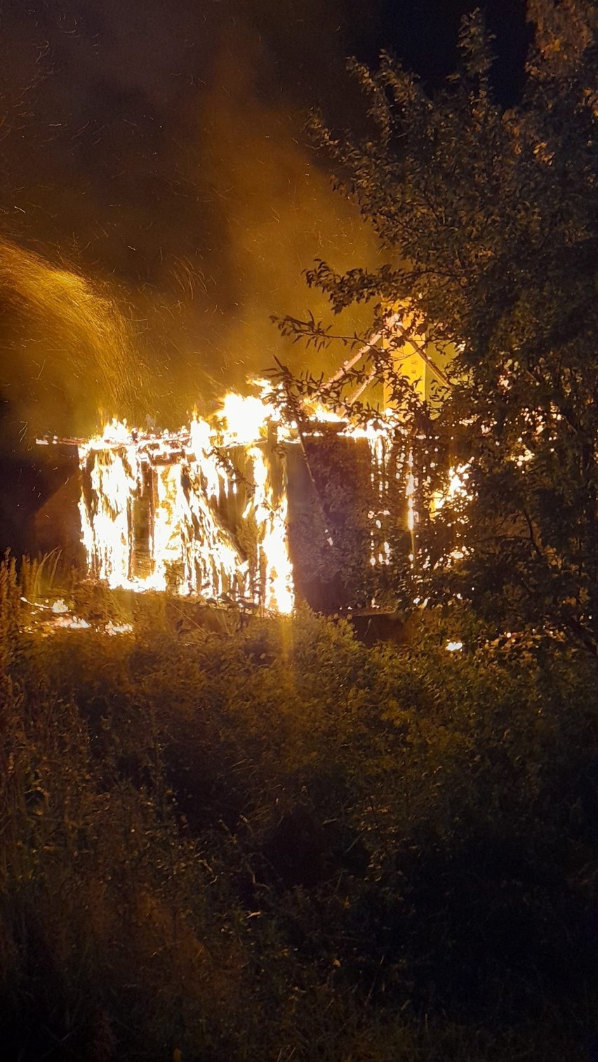 Rutki-Kossaki. Budynek spłonął doszczętnie. Zostały tylko zgliszcza