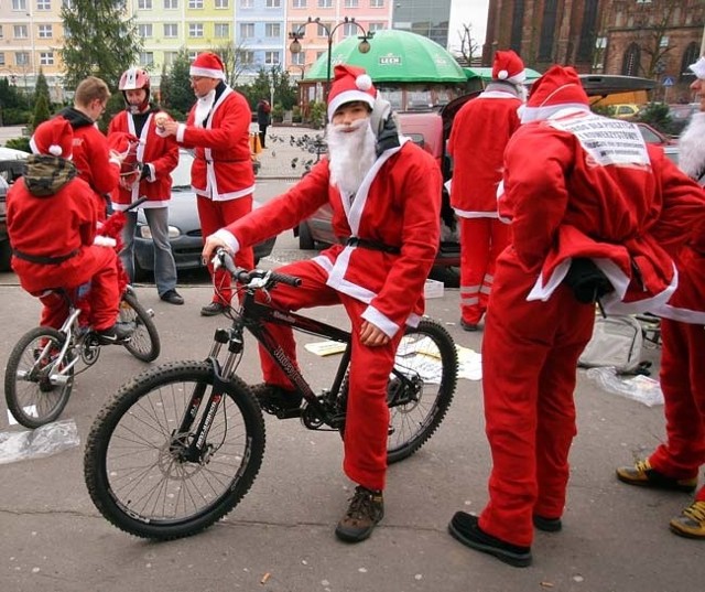 Rowerzyści - Mikołaje na Starym Rynku.