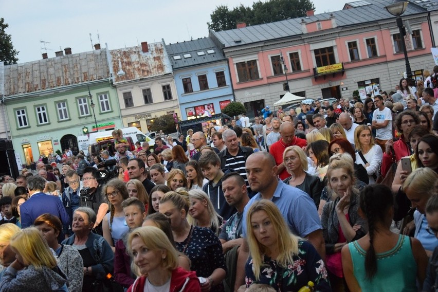 Nowy Sącz. Antek Smykiewicz poprowadził Koncert Finałowy Festiwalu Skowroneczek