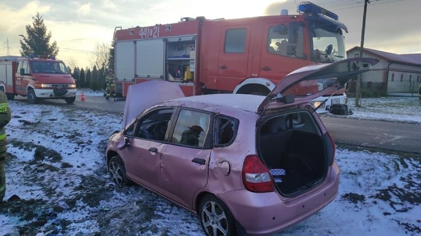 Samochód osobowy wypadł z jezdni w miejscowości Wąkczew w...