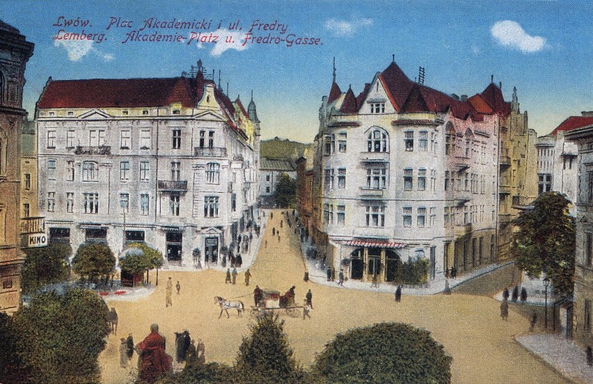 1915 r., Lwów, Plac Akademicki. Pod czerwonym daszkiem...