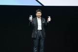 Mate X2 to już trzeci składany smartfon Huawei. Ma dwa duże ekrany i debiutuje na chińskim rynku