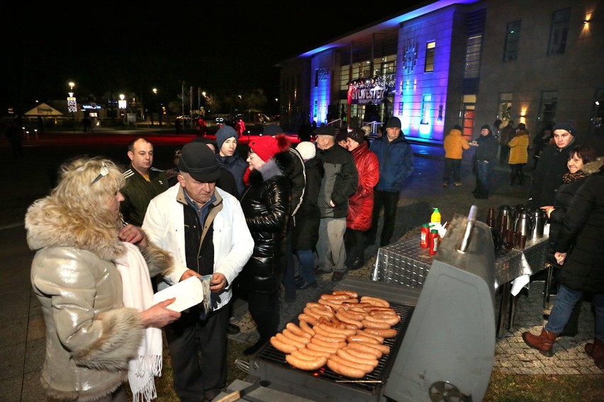 Sylwester pod gwiazdami 2019 w Morawicy. Tak się bawili mieszkańcy [zdjęcia]