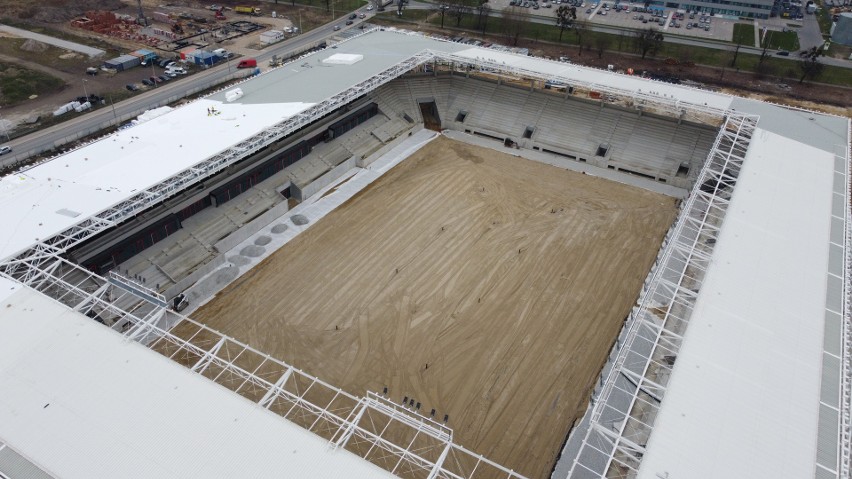 Postęp prac przy budowie nowego stadionu w Opolu.
