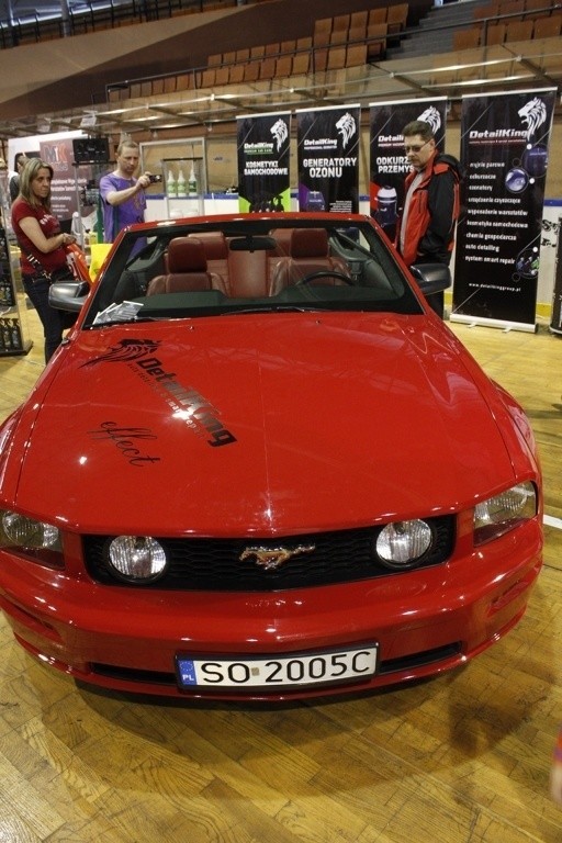 Profi Auto Show 2013. Zdjęcia dziewczyn