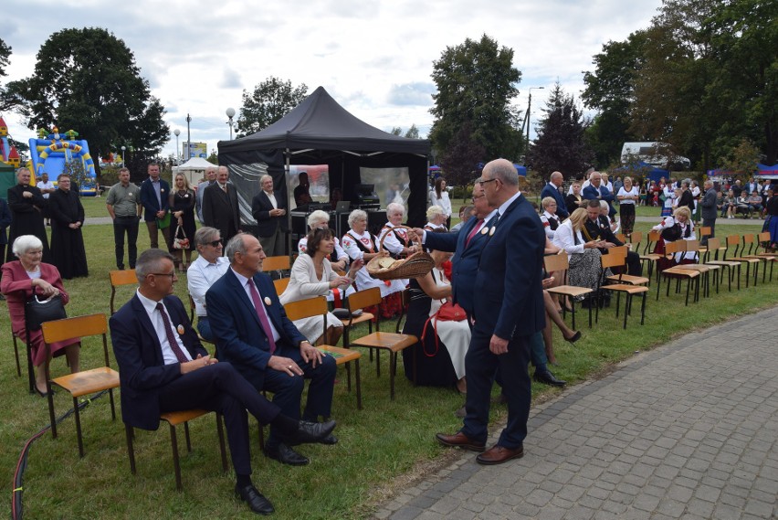 Trwają dożynki gminne w Mirowie. Gwiazdą wieczoru będzie zespół Mig. Zobaczcie zdjęcia