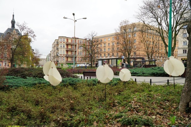 Plac Cyryla Ratajskiego jest już areną działań studentów Uniwersytetu Artystycznego - teraz kolej na skwer na Jeżycach