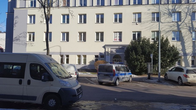 Bomby w biurach Platformy Obywatelskiej. Przyszły maile: "Gińcie świnie! Bomba cyka" [ZDJĘCIA, WIDEO]