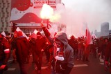 Marsz Niepodległości. Kibice na ulicach Warszawy. Doszło do starć, grupy chuliganów zaatakowały policjantów 11.11