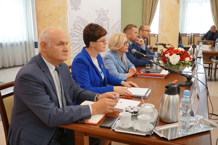 Okrągły stół oświatowy w Lubelskim Urzędzie Wojewódzkim, czyli co dalej z edukacją?