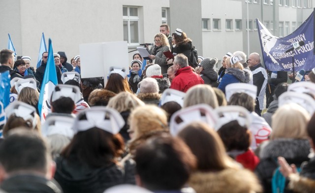 Niedawno w Rzeszowie odbyła się wielka manifestacja, na którą przyjechały pielęgniarki z całej Polski.