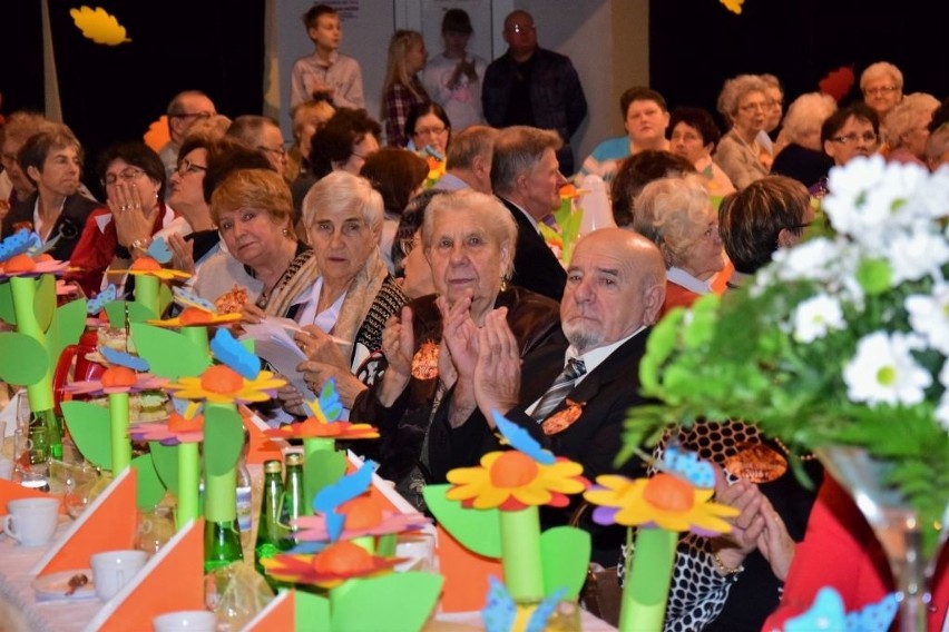 Około 150 emerytów i rencistów wzięło udział w imprezie...