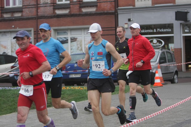 W Międzynarodowym Rudzkim Biegu Dwunastogodzinnym biorą udział najlepsi ultramaratończycy z Polski, Litwy, Ukrainy i Białorusi