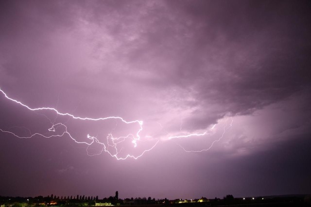 Na czwartek po południu Instytut Meteorologii i Gospodarki Wodnej wydał ostrzeżenie o burzach.