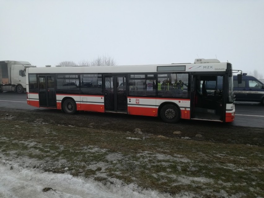 Wypadek na A1 koło Piotrkowa Trybunalskiego. Zderzenie kilkudziesięciu samochodów [ZDJĘCIA,FILM]