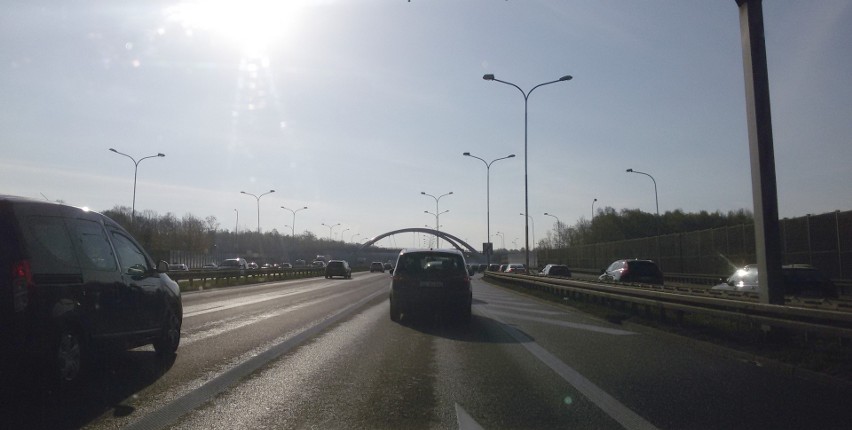 Wypadek w Katowicach na węźle Murckowska, kolizja na zjeździe z A4 ZDJĘCIA
