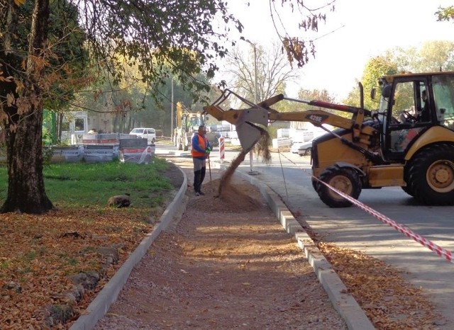 Na Nowym Rokiciu remontowany jest chodnik na ul. Cieszyńskiej.