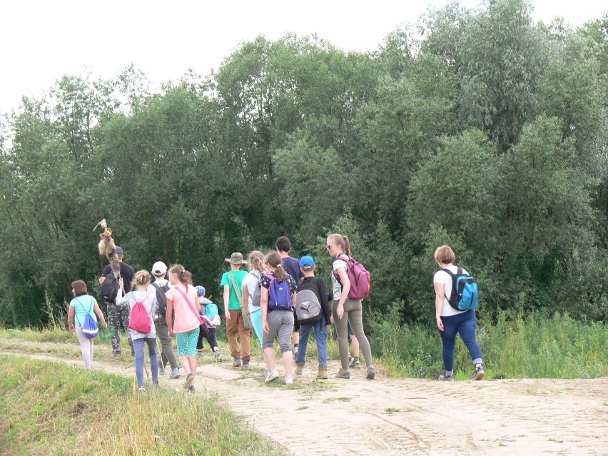 Wakacje z survivalem w Tarnobrzegu. Dzieci uczyły się sztuki przetrwania (ZDJĘCIA)