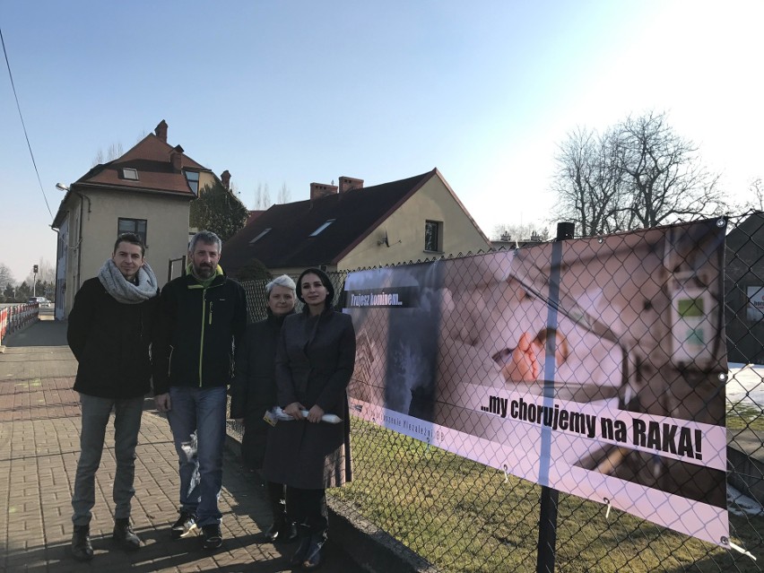 W bielskich Aleksandrowicach zawisły pierwsze banery...