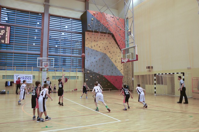 Zwycięstwo Czarni Yankees Słupsk nad UKS Basket Ósem&#8203;ka Wejherowo.