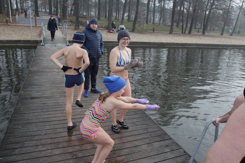 Morsowanie w Tychach trwa od lat. Zwolennicy kąpieli w...