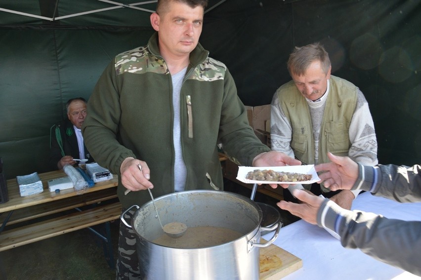 Bieg Świętego Huberta, stragany z dziczyzną to atrakcje Hubertusa Nadsańskiego