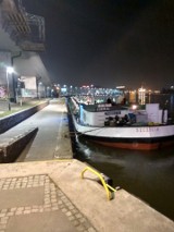 Szczecin: Barka uderzyła o brzeg na Wyspie Bielawa [ZDJĘCIA]
