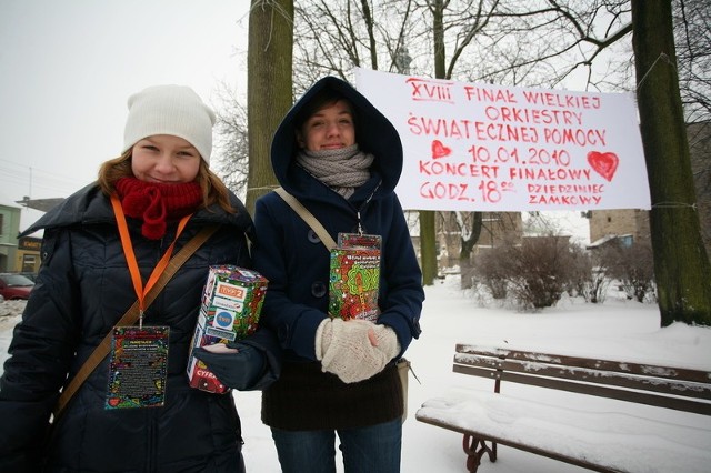 - Warto pomagać innym &#8211; mówiły licealistki z Szydłowca Karolina Szymkiewicz i Marlena Madej, które kwestowały w Rynku.