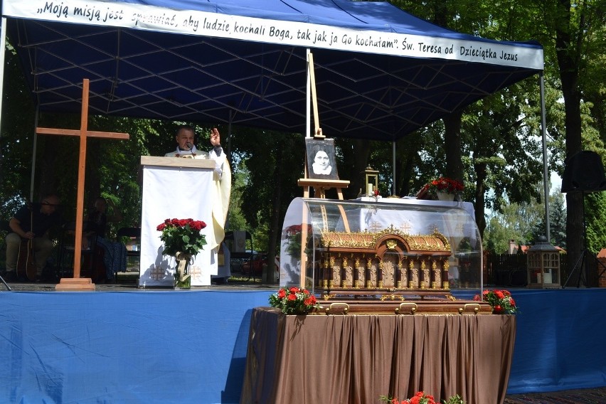 Światowe Dni Młodzieży: relikwie św. Teresy od Dzieciatka Jezus w Jaworznie [ZDJĘCIA]