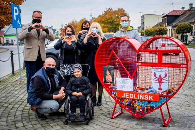 Oficjalną zbiórkę plastikowych nakrętek w centrum Jedlińska zainaugurowano w poprzednim tygodniu.