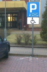 Forum Młodych PiS walczy o miejsce do parkowania dla niepełnosprawnych w centrum Słupsku 