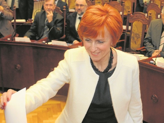 Elżbieta Rusielewicz (na zdjęciu na pierwszej powyborczej sesji Rady Miasta) w środę nie miała powodów do uśmiechu.