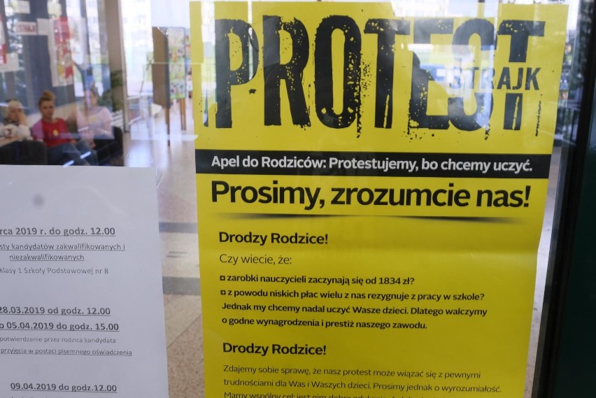 08.04.2019 torun strajk w torunskich szkolach na zdjeciu sp...