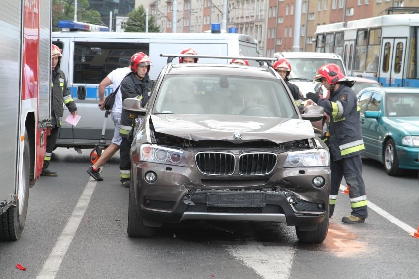 Wypadek na Kazimierza Wielkiego. 15-latek trafił do szpitala (ZDJĘCIA)