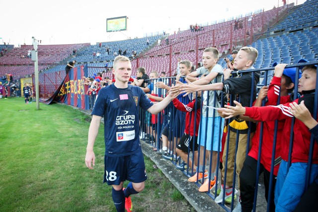 Mateusz Lewandowski pożegnał się z kibicami Pogoni co najmniej na rok. Gdzie będzie grał po wypożyczeniu do Włoch?