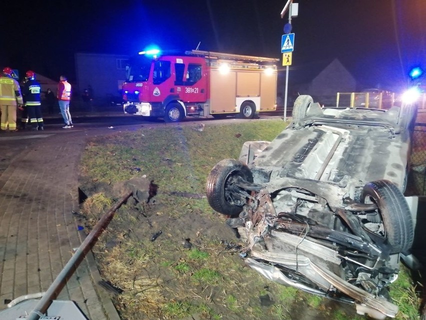 Stale, powiat tarnobrzeski. Zderzyły się dwa samochody, dwie osoby ranne (ZDJĘCIA)