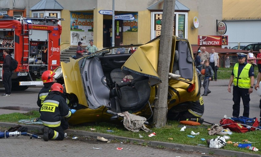 Malbork: Wypadek na ulicy Konopnickiej. Dwie osoby zostały ciężko ranne [ZDJĘCIA]