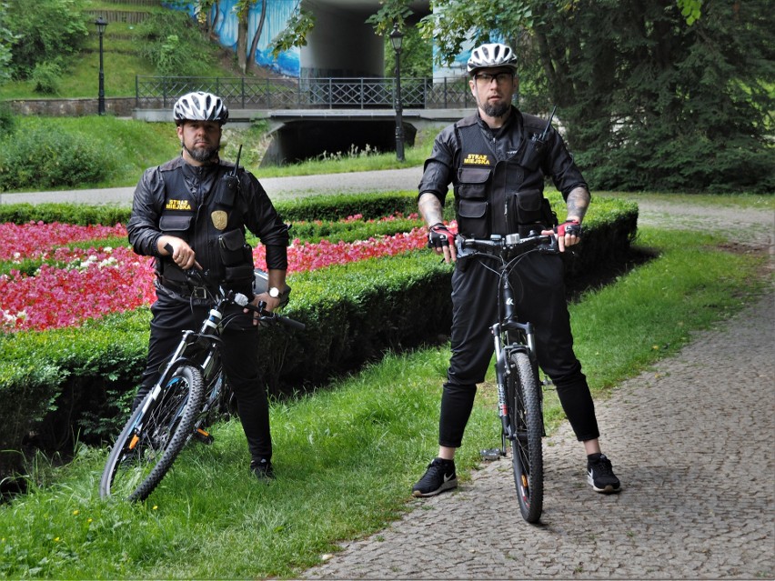 Średnio dziennie rowerowy patrol Straży Miejskiej w...