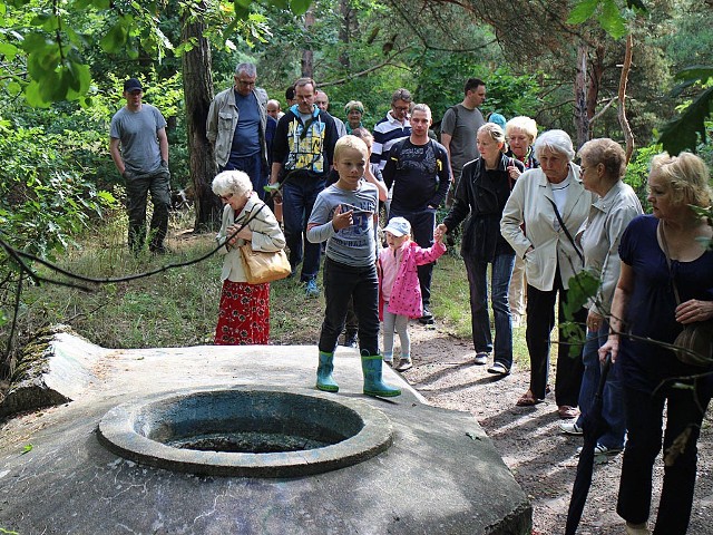 W lesie na Strzemięcinie można było obejrzeć fortyfikacje, m.in stare bunkry