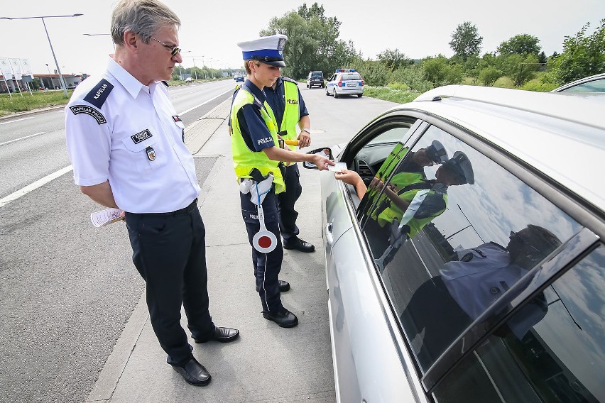 Bydgoscy policjanci wraz z księdzem kontrolowali kierowców