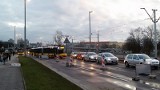 Jeden pas na pl. Społecznym we Wrocławiu znów otwarty. Korki w okolicy