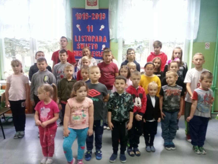 "Szkoła do hymnu" w szkole podstawowej w Duranowie, gmina Tarłów [ZDJĘCIA] 