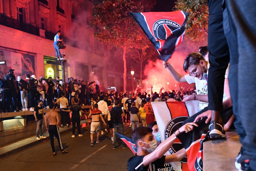 Zamieszki w Paryżu po awansie PSG do finału LM, interweniowała policja [Zdjęcia]