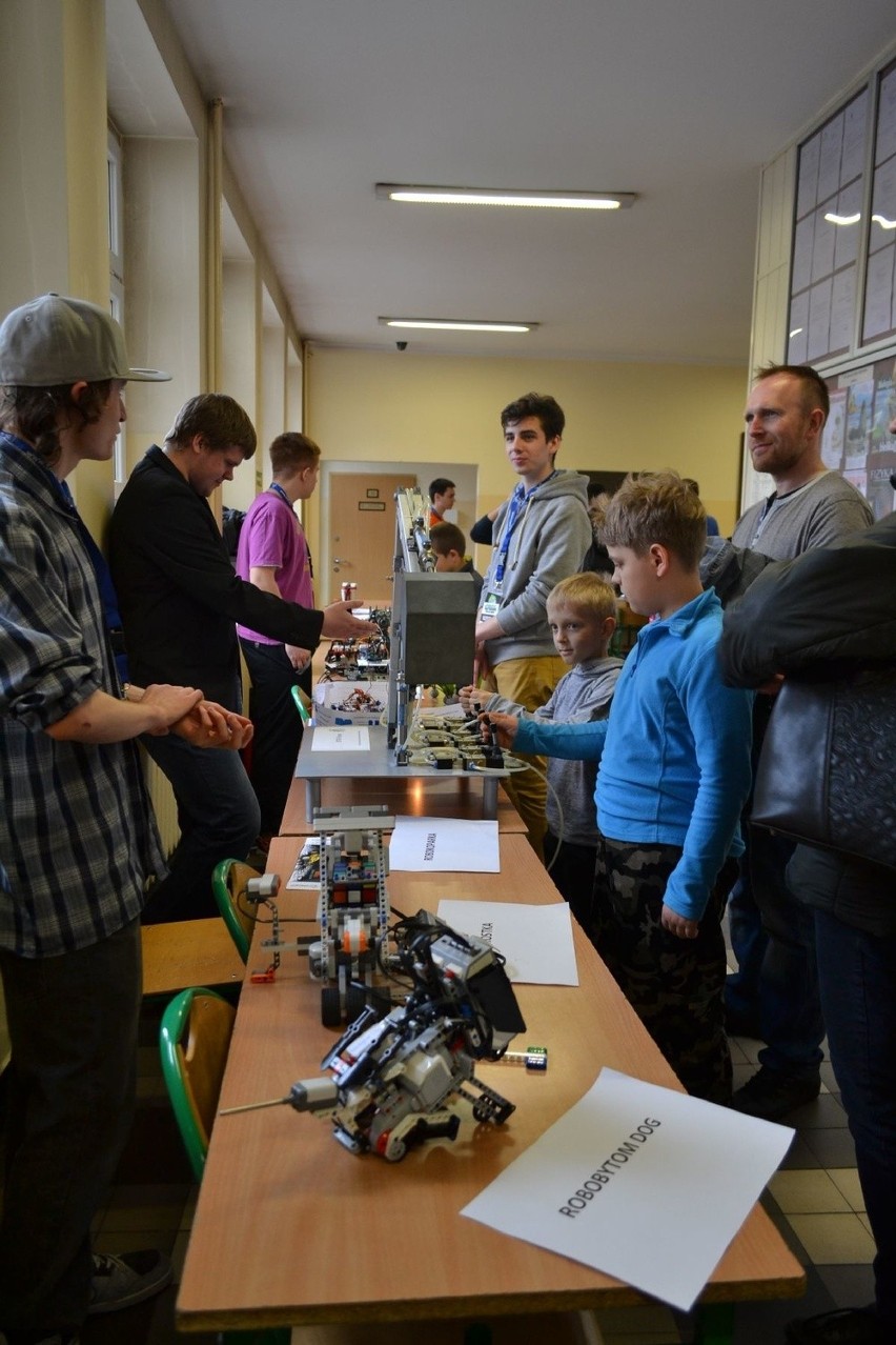 Turniej robotów w Rybniku: W Tyglu trwa rywalizacja robotów [ZDJĘCIA, WIDEO]